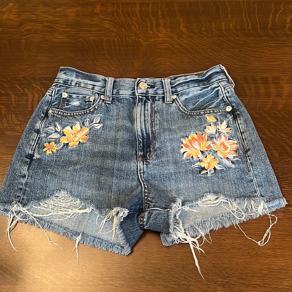 American Eagle Mom Shorts Floral Embroidered Distressed Shorts Size 4